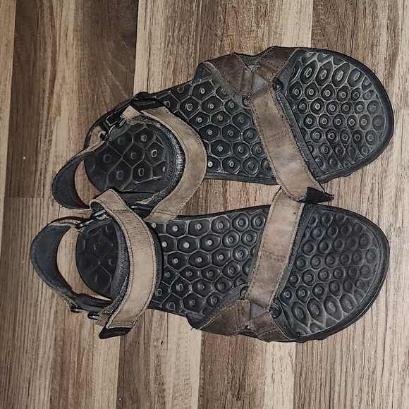 MAGELLAN Outdoors Brown Sandals  Mens Size 13 - Picture 1 of 4